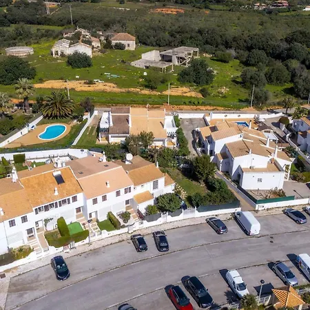 Dom wakacyjny Moradia 2 Quartos Quinta Do Poco *